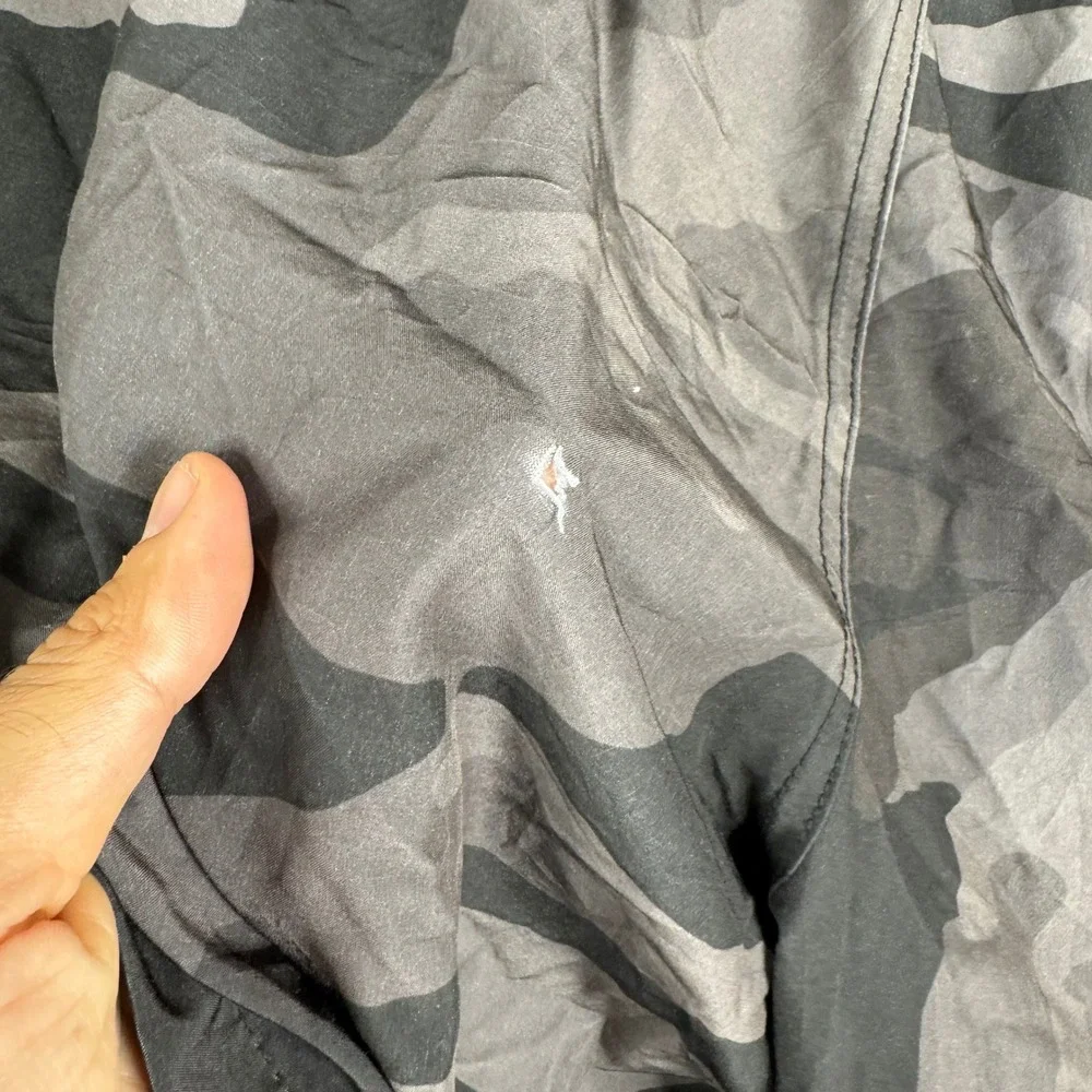 Calvin Klein Swim Trunks Mens Size XL Grey Camo Drawstring Mesh Lined Flaws